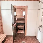 Punahilkka - 10 Hloe, Laensi-himos *